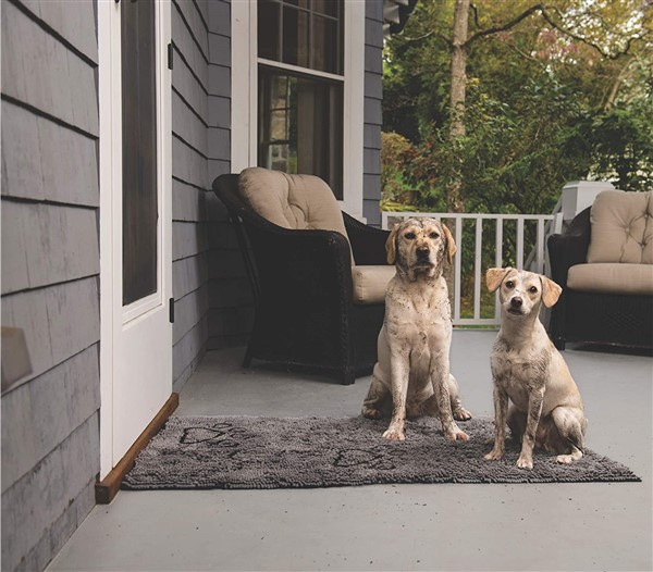 muddy dogs on absorbent dog mat for wet and muddy paws